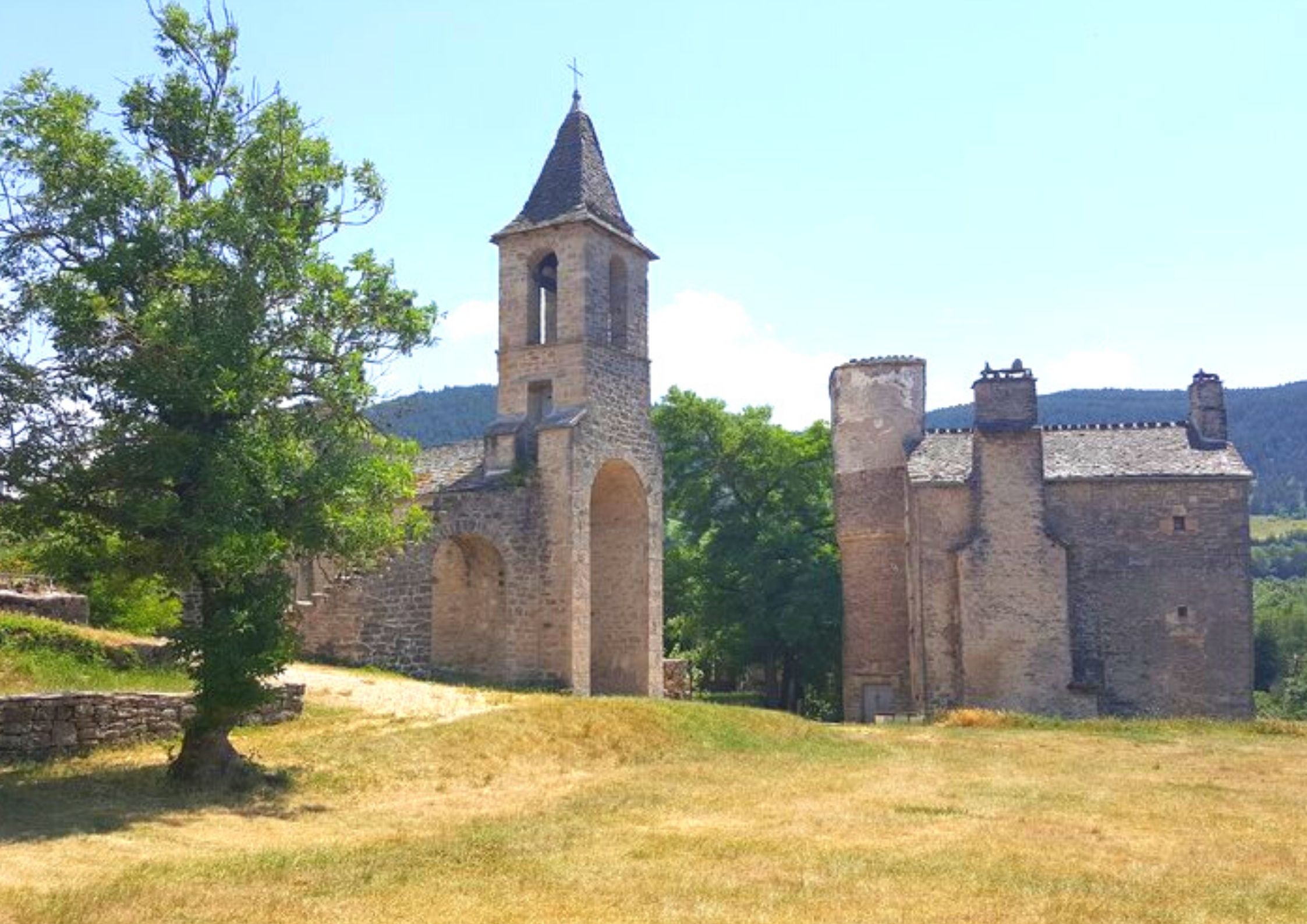 Le hameau fortifié du Villard proche de Chanac