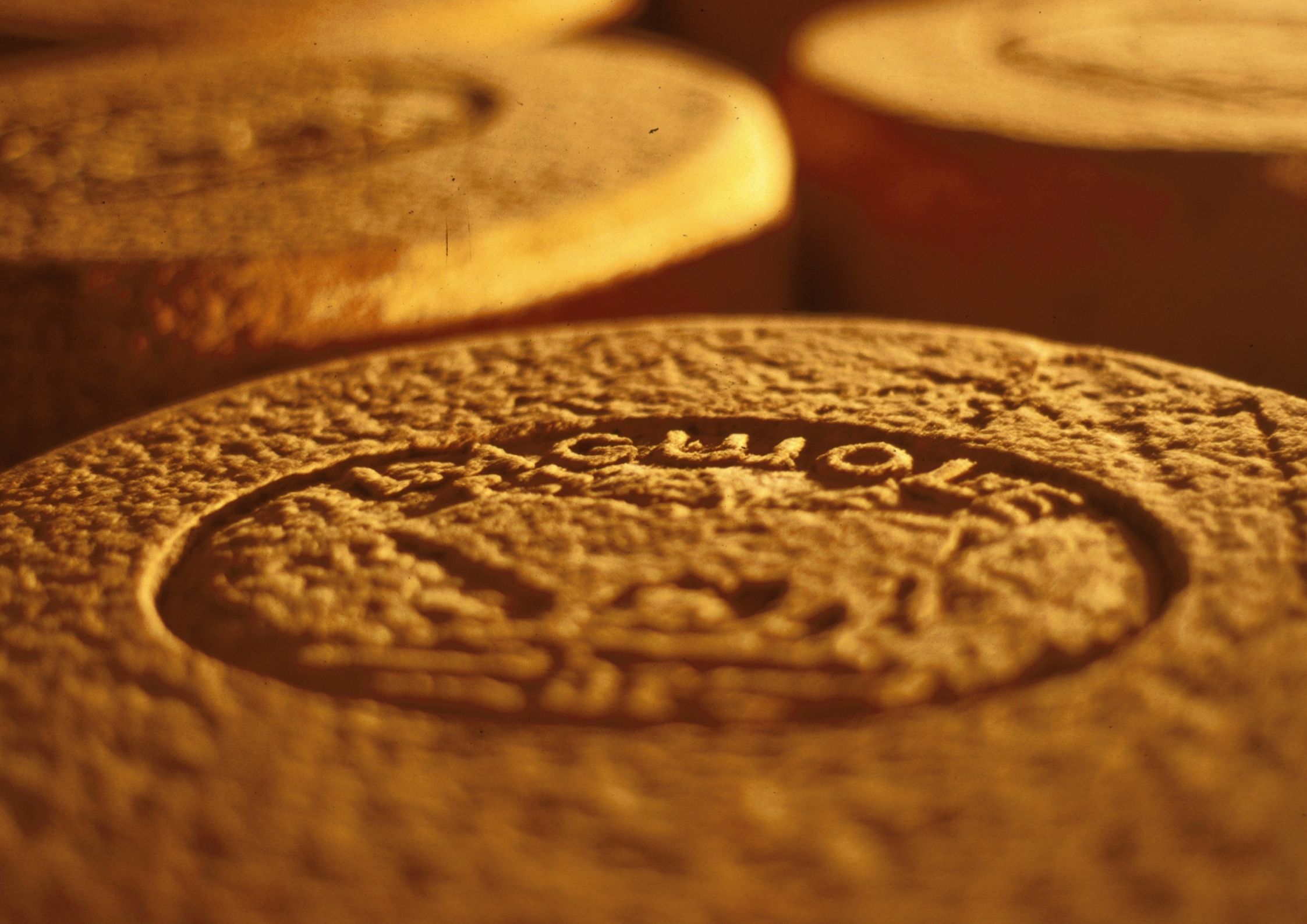 Production de fromage Laguiole AOP à côté de Chanac